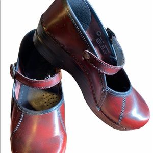 Dansko Burgundy Distressed Mary Jane Clog Sz 9